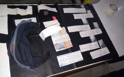 <p><strong>SEIZED ILLEGAL DRUGS.</strong> Authorities seize PHP368,000 worth of shabu and other pieces of evidence following a drug sting operation in Digos City on Tuesday (Oct. 20, 2020). The operation led to a shootout that resulted in the killing of suspect Roy Miro Calingacion, 40, a former village councilor. <em>(Photo courtesy of Nilo P. Cobrado)</em></p>