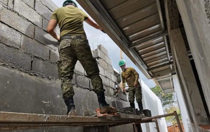 <p>Soldiers of the 553rd Engineer Battalion take charge in the construction of permanent houses in Barangay Kilala, Marawi City, one of the five permanent housing sites to be implemented by the United Nations Human Settlements Program (UN-Habitat) funded by the government of Japan. (Photo by Divina M. Suson)</p>