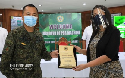<p><strong>DONATION.</strong> Philippine Army Chief, Lt. Gen. Cirilito Sobejana (left), awards a token of appreciation to Asian Development Bank (ADB) Office of Administrative Services principal director, Lakshmi Menon (right), in a turnover ceremony on Friday (Oct. 23, 2020). The two polymerase chain reaction machines donated by the ADB is expected to augment the army's Covid-19 testing capabilities. <em>(Photo courtesy of the Army Chief Public Affairs Office)</em></p>