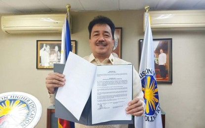 <p style="text-align: left;"><strong>TEACHER EMPOWERMENT</strong>. Commission on Higher Education (CHED) chairman J. Prospero de Vera III, and the Philippine embassy in Phnom Penh launch the “Developing Global Filipino Teachers” program on Friday (Oct. 23, 2020). This aims to equip, capacitate, and enhance competencies of the 1,152 Filipino teachers in Cambodia to qualify them for teaching positions and ensure higher salaries. (<em>Photo courtesy of CHED</em>) </p>