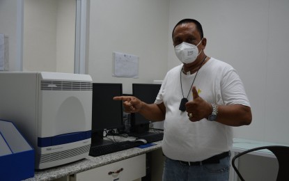 <p><strong>MOLECULAR LABORATORY</strong>. Negros Oriental Gov. Roel Degamo gives a thumbs-up sign during the launching of the first molecular diagnostic laboratory in the province on Wednesday (Oct. 28, 2020). The facility, costing some PHP38 million, will be using donated RT-PCR testing machines worth P12 million and other equipment from the Energy Development Corporation. <em>(Photo courtesy of Capitol PIO)</em></p>
