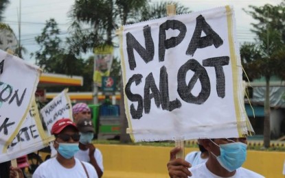 <p><strong>ALLEGIANCE.</strong> Some 150 former members and mass supporters of the communist New People’s Army gather in Montevista, Davao de Oro, Wednesday (Oct. 28,2020) to pledge allegiance to the government. They also joined the three-day peace-building seminar by local and military officials. <em>(Photo courtesy of the Army's 1001st Infantry Brigade)</em></p>