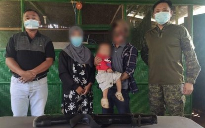 <p><strong>NEW LIFE</strong>. Member of the IS-inspired Dawlah Islamiya terrorist group, Samad Macaampon (2nd from right), surrenders to government troops in Piagapo, Lanao del Sur on Thursday (Oct. 29, 2020), saying he desires to live a peaceful life with his family. He is shown with his family at the headquarters of the 82nd Infantry Battalion. <em>(Photo courtesy of the 82nd Infantry Battalion)</em></p>
