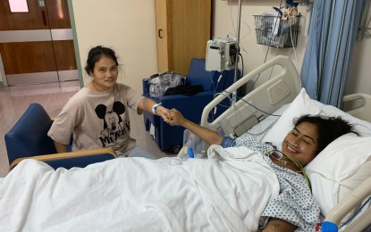 <p><strong>SUCCESSFUL KIDNEY TRANSPLANT.</strong> Pinky P. Carbonera recuperates at Sheikh Khalifa Medical City in Abu Dhabi where she underwent a successful kidney transplant on Sept. 28, 2020. Also in the photo is her cousin and kidney donor, Airene Penagunda. <em>(Photo courtesy of Emirates News Agency, WAM)</em></p>