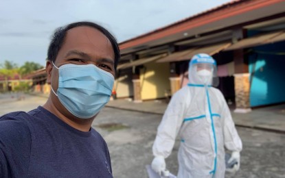 <p><strong>COVID-19 FIGHTER.</strong> Dean Ortiz, the spokesperson of the Department of Public Works and Highways in Region 11 (DPWH-11), who survived the coronavirus disease 2019, poses with a front-liner inside one of Davao City's patient care centers in this undated photo. Ortiz says the experience renewed his faith in God and in his fellowmen. <em>(Photo from Dean Ortiz's Facebook account)</em></p>
<p> </p>