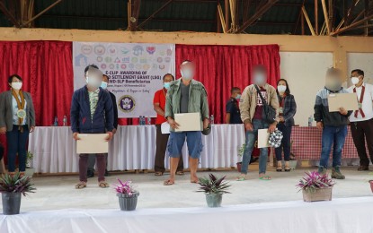 <p><strong>TURN-OVER</strong>. The Department of Social Welfare and Development (DSWD) in the Cordillera Administrative Region and Region 2 distributed on Nov. 6, 2020 the PHP20,000 cash aid each to 109 former New Peoples Army rebels who surrendered to the fold of the law. The turn-over held on separate occasions were attended by representatives of the DSWD, 5th Infantry Battalion of the Philippine Army, and provincial and municipal government officials of Ifugao. (<em>Photo courtesy of DSWD-CAR</em>)  </p>