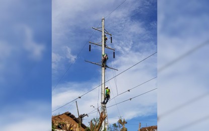 <p><strong>POWER RESTORATION</strong>. Linemen of the National Grid Corp. of the Philippines (NGCP) deployed in the Bicol Region to expedite power restoration efforts. The entire provinces of Camarines Sur and Sorsogon, and some parts of Albay are already energized. <em>(Photo courtesy of NGCP)</em></p>