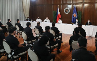 <p><strong>CAMPAIGN VS. CORRUPTION</strong>. With the administration’s relentless fight against corruption and strong commitment to a clean governance, no less than President Rodrigo Duterte summoned and met with officials and personnel of the Bureau of Immigration allegedly involved in the 'pastillas' controversy at the Malacañang Palace on Monday night (Nov. 9, 2020). The immigration officials and personnel received a dressing down from the President. <em>(Presidential photo by Alfred Frias)</em></p>