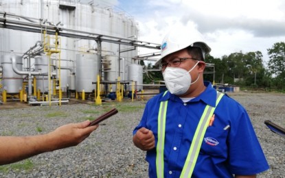 <p><strong>ENVIRONMENTAL UPGRADE.</strong> Victorias Milling Company (VMC) distillery plant manager Sherwin Bacanto discusses with visiting reporters on Tuesday (Nov. 10, 2020) the environmental compliance measures being implemented at the alcohol production facility in Barangay Purisima, Manapla, Negros Occidental. Sugar producer VMC Inc. has invested some PHP200 million so far for the plant’s environmental upgrade. <em>(PNA photo by Nanette L. Guadalquiver)</em></p>
<p> </p>