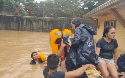 <p><strong>RESCUE.</strong> Philippine Coast Guard personnel rescue residents trapped in chest-deep floods in Barangay Barangka, Marikina City on Thursday (Nov. 12, 2020). Interior Secretary Eduardo Año assured the public that the government is sparing no effort in the conduct of search and rescue (SAR) in areas battered by Typhoon Ulysses.<em> (Photo courtesy of PCG)</em></p>