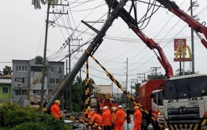<p>Power restoration efforts of Meralco linemen along McArthur Highway corner North Luzon Expressway Segment 10 in Karuhatan, Valenzuela. Meralco eyes to bring back electricity in its franchise areas by Sunday (Nov. 15, 2020). (<em>Photo courtesy of Meralco</em>) </p>
