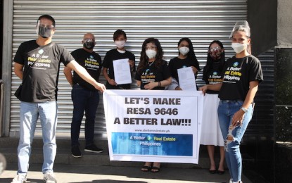 <p><strong>PETITIONERS</strong>. Real estate advocacy group files a Petition for Declaratory Relief at the Makati Regional Trial Court on Tuesday (Nov. 17, 2020) against the Real Estate Service Act of 2009 (RESA). The petitioners are led by A Better Real Estate Philippines (ABREP). <em>(Photo courtesy of ABREP)</em></p>