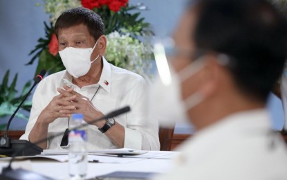 <p><strong>TALK TO THE PEOPLE</strong>. President Rodrigo R. Duterte talks to the people after holding a meeting with the Inter-Agency Task Force on the Emerging Infectious Diseases (IATF-EID) core members at the Malacañang Golf (Malago) Clubhouse in Malacañang Park, Manila on Tuesday night (Nov. 17, 2020). #NasaPusoKoAngPangulo trends on social media as netizens show support for Duterte. <em>(Presidential photo by Toto Lozano)</em></p>