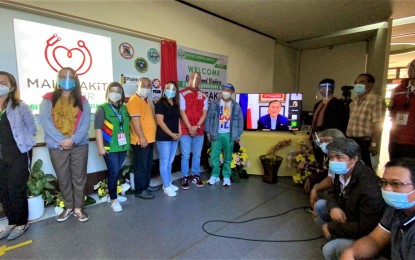 <p><strong>MALASAKIT CENTER</strong>. Officials of the Department of Social Welfare and Development (DSWD), Philippine Charity Sweepstakes Office (PCSO), Department of Health (DOH), and the Philippine Health Insurance Corporation (PhilHealth), with Senator Christopher Lawrence "Bong" Go, formally open the 92nd "Malasakit Center" at the Benguet General Hospital on Friday (Nov.20, 2020). Go said the center’s funds will not only come from the four agencies but also the PHP3 million monthly allocation from President Rodrigo Duterte and the PHP10 million medical assistance from his office. (<em>PNA photo by Liza T. Agoot</em>)  </p>