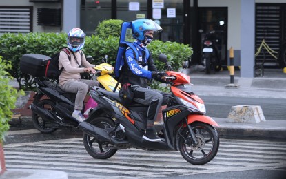<p>A JoyRide motorcycle taxi. <em>(Photo by Joey Razon)</em></p>