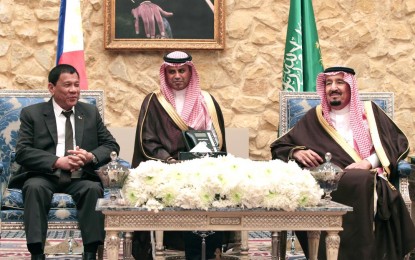 <p>President Rodrigo Duterte engages in a conversation with His Royal Majesty King Salman Bin Abdulaziz Al Saud during the bilateral meeting held at His Majesty’s private residence in Rawdhat Khuraim on April 11, 2017. <em>(Presidential photo)</em></p>
