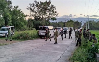 <p><strong>ARMED ENCOUNTER</strong>. Members of the Armed Forces of the Philippines and the Philippine National Police set up checkpoints along the road near the combat area at Mangatarem town in Pangasinan on Tuesday (Nov. 24, 2020). A combat operation against the members of the terrorist group is ongoing.<em> (Photo courtesy of Ahikam Pasion</em></p>