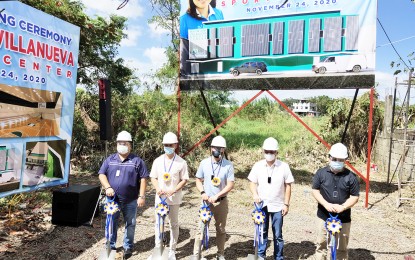 <p><strong>SPORTS COMPLEX</strong>. Senator Joel Villanueva (center), together with (from left) District Engineer Henry Alcantara of the Bulacan 1st District Engineering Office, Bocaue Vice Mayor Alvin Cotaco, Rep. Gavini "Apol" Pancho, and CIBAC Party-list Rep. Domeng Rivera lead the groundbreaking for a PHP40-million sports complex along Gov. Halili Avenue, Barangay Biñang 2nd, Bocaue, Bulacan on Tuesday (Nov. 24, 2020). The sports complex was named after Sen. Villanueva's sister, the late Bocaue Mayor Joni Villanueva.<em> (Photo by Manny Balbin)</em></p>