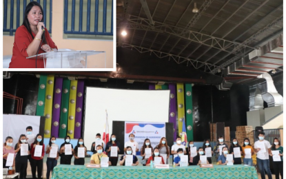 <p><strong>NEW SCHOLARS</strong>. The scholars show their contracts with the Overseas Workers Welfare Administration (OWWA) during the signing ceremonies held at Tacurong City cultural center gymnasium on Monday (Nov. 23, 2020). OWWA-12 Director Marilou Sumalinog (inset) delivering her inspirational speech during the program. <em>(Photo courtesy of OWWA-12)</em></p>