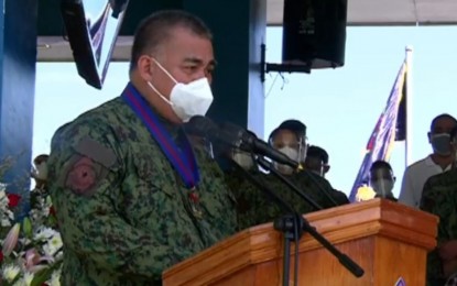 <p><strong>BICOL VISIT.</strong> PNP chief, Gen. Debold Sinas delivers his speech during his command visit to Camp Gen. Simeon Ola in Legazpi City, Albay on Thursday (Nov. 26, 2020). Sinas also led the distribution of relief aid to police officers affected by recent typhoons in the region and other activities. <em>(Screengrab from PRO 5 Facebook live video)</em></p>