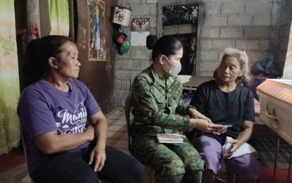 <p><strong>ASSISTANCE</strong>. A member of the 9th Infantry Division (9ID) of the Philippine Army in Bicol extends aid to Alex Mapula's family on Nov. 23, 2020. Mapula was a New People's Army member killed in an encounter with soldiers in Sorsogon province. <em>(Photo courtesy of 9ID)</em></p>