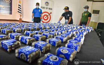 <p><strong>SEIZED.</strong> Customs officers at the Port of NAIA turn over PHP1.8 million worth of diazepam (Valium) and nitrazepam (Mogadon) tablets to the Philippine Drug Enforcement Agency (PDEA) on Friday (Dec. 4, 2020). Diazepam and nitrazepam are considered highly regulated drugs due to their addictive properties and characteristics as stated in the 1971 United Nations Single Convention on Psychotropic Substances. <em>(Photo courtesy of BOC)</em></p>