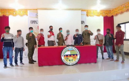 <p><strong>NEW LIFE.</strong> Six ISIS-inspired Dawlah Islamiya terrorists surrender to the 82nd Infantry Battalion (IB) in Barangay Tapocan, Piagapo, Lanao del Sur on Thursday (Dec. 3, 2020). They were later presented to the municipality of Piagapo. <em>(Photo courtesy of the 82IB)</em></p>