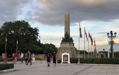 Rizal, Paco parks limit visiting hours