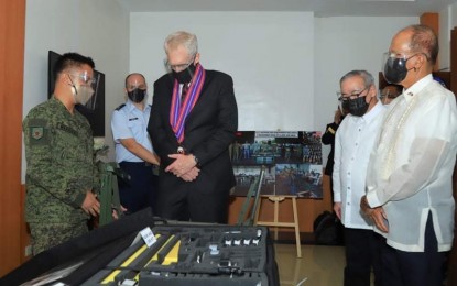 <p><strong>BOOSTING DEFENSE TIES.</strong> Defense Secretary Delfin Lorenzana (right), Foreign Affairs Secretary Teodoro Locsin Jr., (2nd from right), and acting US Secretary of Defense Christopher Miller (2nd from left) take a look at the military equipment donated by the US government to the Philippines in a ceremony at the defense department’s main office on Tuesday (Dec. 8, 2020). The donation highlights the strong defense alliance between the Philippines and the US. <em>(Photo courtesy of DND Defense Communications Service)</em></p>