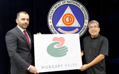 <p style="font-weight: 400;"><strong>DONATION</strong>. Deputy State Secretary István Joó, Hungarian co-chair of the Joint Committee on Economic Cooperation hands over the donation to Fr. Anton Pascual of Caritas Manila (<em>Photo courtesy of the Office of Civil Defence/Hungary Embassy in Manila</em>)  </p>