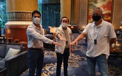 <p><strong>SETTLED</strong>. Philippine Olympic Committee President Rep. Abraham “Bambol” Tolentino (center) leads a pact between wrestling chief Alvin Aguilar (left) and jiu-jitsu head Choy Cojuangco at the Makati Shangri-La Hotel on Wednesday (Dec. 9, 2020). Cojuangco said he was happy that the issue with Aguilar’s group has been settled. <em>(Contributed photo)</em></p>