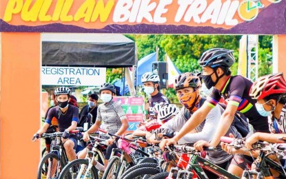 <p><strong>BIKE RACE</strong>. Cyclists prepare for the start of the Eliminator MTB Race held during the launch of the Pulilan Bike Trail in Bulacan on Monday (Dec. 14, 2020). The competition was scaled down to comply with the regulations of the Inter-Agency Task Force for the Management of Emerging Infectious Diseases. <em>(Photo courtesy of the Municipality of Pulilan)</em></p>
<div> </div>