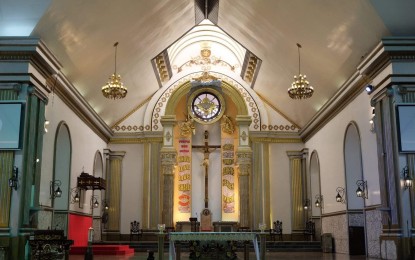 <p><strong>SIMBANG GABI.</strong> The interior of the Cathedral of St. Catherine of Alexandria in Dumaguete City. During the Simbang Gabi nine-day novena masses starting on the night of Dec. 15 and the Misa de Gallo at dawn the following day, only 50-percent of the church capacity is allowed inside as part of Covid-19 quarantine restrictions.<em> (File photo by Judy Flores Partlow)</em></p>