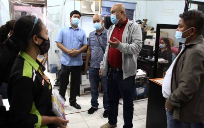 <p><strong>FINAL INSTRUCTIONS.</strong> LTO-13 Director Nordy Plaza (2<sup>nd</sup> from right) gives final instructions to representatives of motorcycle dealers Wednesday (Dec. 16, 2020) at the LTO-13 office prior to the release of the newly-arrived license plates in the region. The distribution of plates was also joined by LTO-13 New Registration Division Chief Jimmy Daray (right), Surigao City District chief Danielo Merson Borja (3<sup>rd</sup> from right), and LTO-13 operations chief, Urbano Maglines Jr. (4<sup>th</sup> from right). <em>(PNA photo by Alexander Lopez)</em></p>