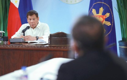 <p><strong>NO MAJOR LAPSE.</strong> President Rodrigo Roa Duterte presides over a meeting with the Inter-Agency Task Force on the Emerging Infectious Diseases (IATF-EID) core members before his talk to the people at the Malago Clubhouse in Malacañang Park, Manila on Dec. 16, 2020. Malacañang on Thursday (Dec. 17, 2020) said Duterte saw “no major lapse” in the country’s deal with US pharmaceutical company Pfizer on the purchase of coronavirus disease 2019 (Covid-19) vaccines. <em>(Presidential photo by Ace Morandante)</em></p>