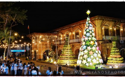 <p><strong>MERRY INDEED</strong>. Employees of the city government of Laoag are spending the Yuletide season merry with additional cash incentives. Based on President Rodrigo Duterte's order, all job order and contractual workers who have rendered at least four months of service as of Dec. 15, 2020 will receive a gratuity pay not exceeding PHP3,000 each while permanent employees will receive PHP10,000 each. (<em>Photo courtesy of Alaric Yanos</em>)  </p>