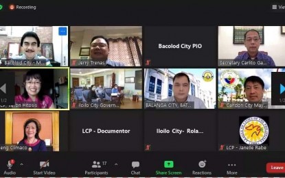 <p><strong>MEETING ON COVID-19 VACCINES.</strong> Bacolod City Mayor Evelio Leonardia (top, left) and Iloilo City Mayor Jerry Treñas (2nd from left) with Secretary Carlito Galvez (top, right) and other city mayors during a virtual meeting on Covid-19 vaccine procurement and allocation held on Dec. 29, 2020. The League of Cities of the Philippines has committed to support the vaccination program of the national government to ensure vaccine supply for its member-cities. <em>(Photo courtesy of Bacolod City PIO)</em></p>