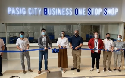 <p><strong>ONE-STOP SHOP.</strong> Pasig City Mayor Vico Sotto leads the ceremonial opening of the Pasig City business one-stop shop (BOSS) at the Ayala Malls The 30th along Meralco Avenue, Barangay Ugong on Sunday (Jan. 3, 2021). The BOSS program targets to simplify procedures for the issuance of local business licenses, clearances, permits, certifications, and authorizations. <em>(Screengrab from Pasig PIO livestream)</em></p>