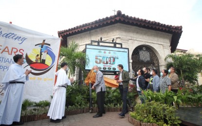 <p><strong>100-DAY COUNTDOWN</strong>. Cebu Archbishop Jose Palma leads church and government officials in unveiling the monitor for the 100-day countdown to the 500th year of Christianity in the Philippines at the Magellan's Cross in front of the Basilica Minore del Sto. Niño and Cebu City Hall on Monday afternoon (Jan. 4, 2021). The celebration will focus on the first baptism of Rajah Humabon, his wife Humamay and their subjects which happened in Cebu on April 14, 1521<em>. (Photo courtesy of Sammy Navaja)</em></p>