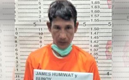 <p><strong>AFTER 29 YEARS</strong>. Policemen arrested one of the Ifugao’s top most wanted persons who has been in hiding for 29 years after committing a crime in 1992. James Bunay Humiwat of Lagawe, Ifugao was arrested when he went to visit his relatives for the holidays. (<em>Photo courtesy of PROCOR-PIO</em>) </p>