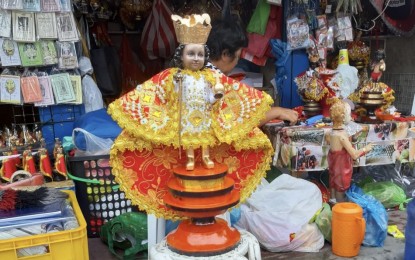 <p><strong>SINULOG EVENTS</strong>. A statue of the Sto. Niño is on display near the Minor Basilica in honor of the Holy Child Jesus in Cebu City. On Thursday (Jan. 7, 2021), the Sinulog Foundation that oversees the cultural aspect of the annual Fiesta Señor decided to cancel major events to prevent spread of Covid-19. <em>(PNA photo by John Rey Saavedra)</em></p>