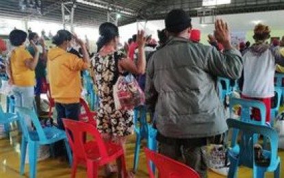 <p><strong>SUPPORT TO THE GOVERNMENT</strong>. Over 200 former rebels and supporters of the communist terrorist group (CTG) from Tapaz, Capiz and Calinog, Iloilo take their oath of allegiance to the government during the “VOLTing in for Peace” facilitated by the Regional Task Force to End Local Communist Armed Conflict in Calinog, Iloilo on Friday (Jan. 8. 2021). The activity was held to cater to members and supporters of the CTG who voluntarily surrendered to the government after the simultaneous serving of search warrants on Dec. 30, 2020. <em>(PNA photo by PGLena)</em></p>