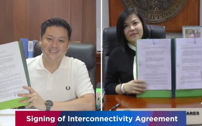 <p><strong>UNIFIED CONTACT TRACING.</strong> Valenzuela City Mayor Rex Gatchalian (left) and Antipolo City Mayor Andrea Ynares (right) virtually sign an Interconnectivity Agreement for the ValTrace app and Antipolo Bantay Covid-19 contact tracing solutions on Friday (Jan. 8, 2021). The streamlining of the unified digital contact tracing solutions in the cities of Antipolo and Valenzuela will take effect on Jan. 11. <em>(Screengrab from Valenzuela City Facebook live stream)</em></p>