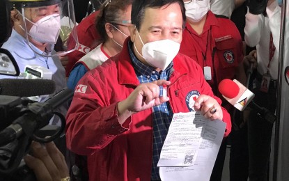 <p>Philippine Red Cross chairman, Senator Richard Gordon shows a specimen for the RT-PCR saliva test during the launch of its pilot test in Mandaluyong City on Tuesday (Jan. 12, 2021). Gordon said the test is less invasive, less expensive, and faster compared to the current method of swab testing. <em>(Photo grabbed from Sen. Richard Gordon's Twitter account)</em></p>