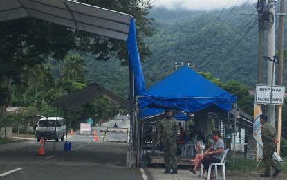 <p><strong>BORDER CONTROL</strong>. Authorities manning the provincial borders in Ilocos Norte remain vigilant on the entry of a new coronavirus variant. Home quarantine for ROFs is indefinitely suspended. (<em>PNA photo by Leilanie G. Adriano</em>)  </p>