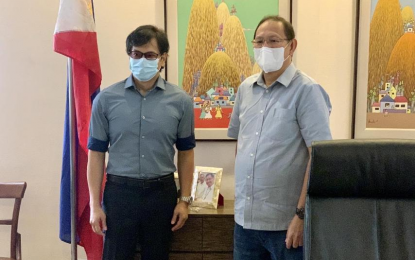 <p><strong>MMDA VISIT.</strong> Marikina City Mayor Marcelino 'Marcy' Teodoro (right) meets with Metro Manila Development Authority chairman Benhur Abalos Jr. at the city hall on Thursday (Jan. 21, 2021). Abalos said he has been visiting local government units in Metro Manila to assess their needs and promote better coordination.<em> (Marikina LGU photo)</em></p>