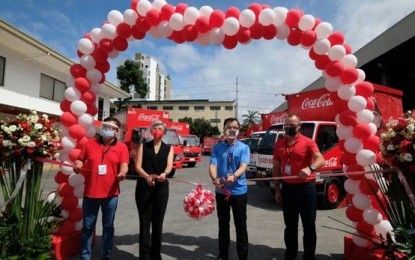 <p><strong>NEW DISTRIBUTION HUB.</strong> Coca-Cola Beverages Philippines Inc. (CCBPI) inaugurates the new Manila distribution center on Jan. 18, 2021. Joining the inauguration are (left to right) CCBPI logistics operations senior manager for Luzon Domingo Intal, Manila Vice Mayor Honey Lacuna, Manila Mayor Isko Moreno, and CCBPI president and CEO Gareth McGeown. <em>(Photo courtesy of CCBPI)</em></p>
