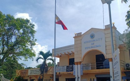 <p><strong>MOURNING</strong>. The Philippine flag at the town hall of Pinabacdao, Samar was put on half-mast following the shooting of a town councilor on Monday morning (Jan. 25, 2021). Police identified the victim as Sammy Lagario, 50, a current member of the Sangguniang Bayan and former village chief. <em>(Photo courtesy of Jeffrey Cabia)</em></p>