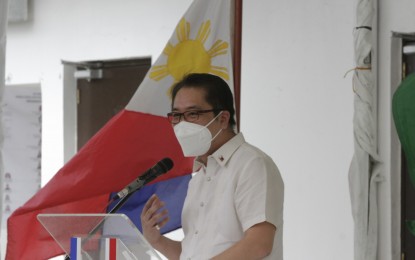 <p><strong>NATIONWIDE VACCINATION PROGRAM.</strong> Food and Drug Administration (FDA) Director-General Eric Domingo speaks during the visit of the Covid-19 Coordinated Operations to Defeat Epidemic (CODE) team in Manila on Friday (Jan. 29, 2021). He urges the public not to worry about the safety, efficacy, and quality of the coronavirus vaccines. <em>(PNA photo by Avito Dalan)</em></p>