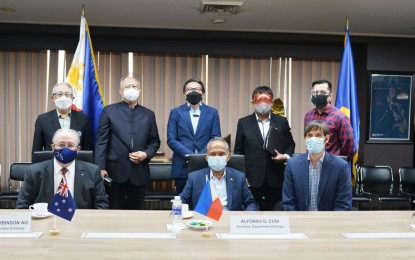 <p><strong>HYDROGEN POTENTIAL. </strong>Energy Secretary Alfonso Cusi (seated, center) and Robert Briggs, senior advisor to the executive chairman of Star Scientific Ltd. (seated, rightmost), sign a memorandum of understanding (MOU) to explore the potential of hydrogen as one of the country’s energy sources. Present during the signing ceremony on Jan. 27, 2021 is Australian Ambassador to the Philippines Steven Robinson (seated, leftmost). <em>(Photo courtesy of DOE)</em></p>